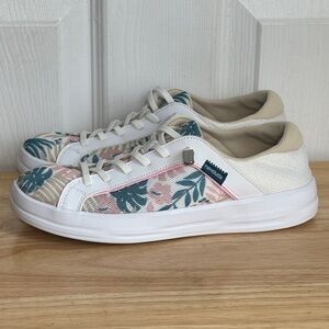 Hey Dude Karina Breeze Palm Print White Sand Size 6 Resort Vacation lightweight